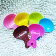 塑料狗糧勺子注塑成型工藝及立式