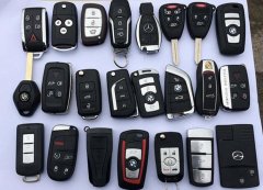 汽車鑰匙注塑用哪種立式注塑機(jī)？
